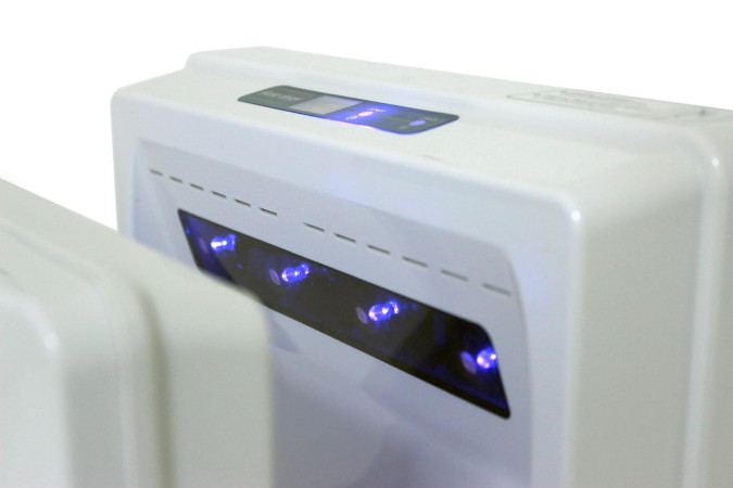 Vnitřní prostor vysoušeče je osvětlen Jet Dryer EDGE